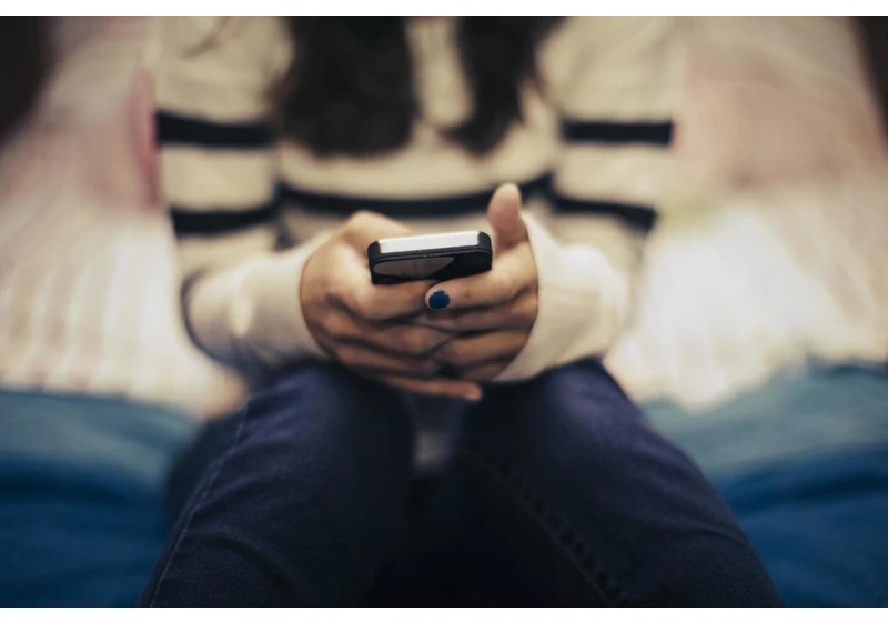 Facebook and Instagram will block DMs to teens unless they're from a friend