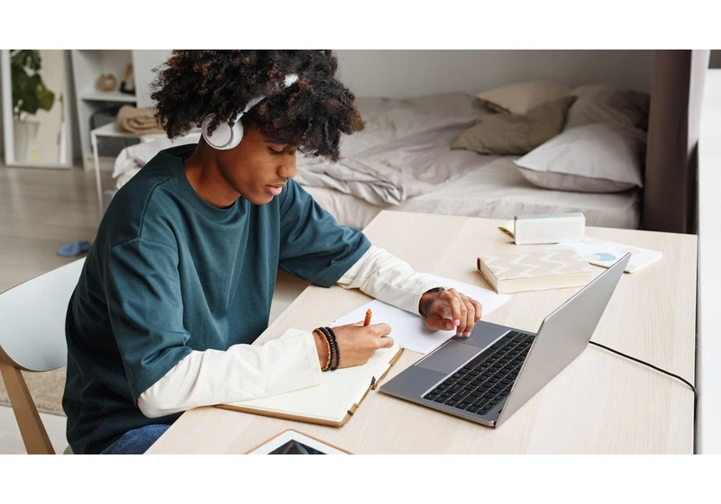 7 Dorm Room Gadgets You Need for College