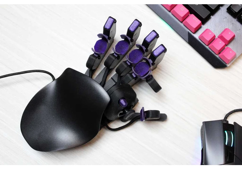 I got this crazy keypad to improve at PC games. I still suck