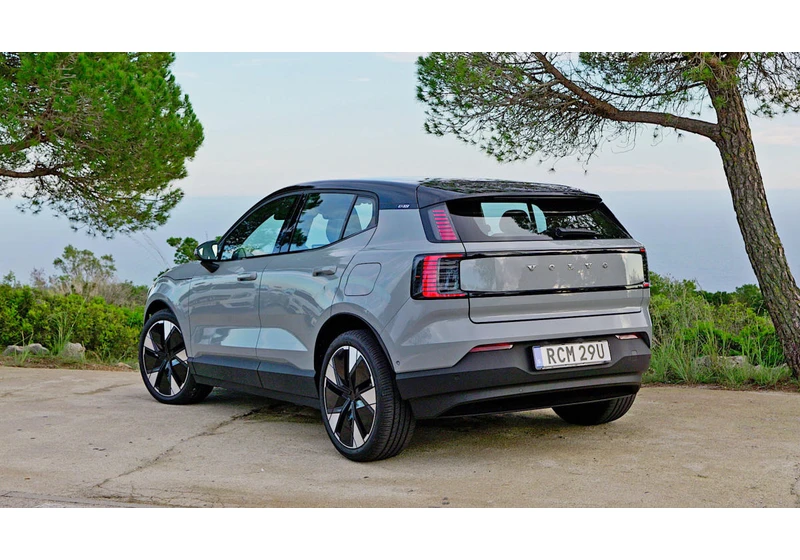 Volvo pauses deliveries of its EX30 due to software issues