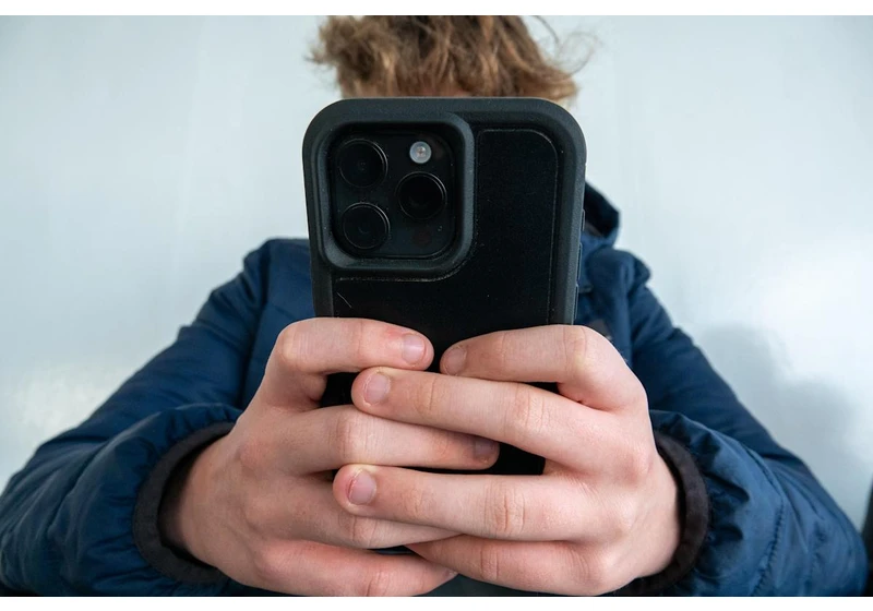 Apple's iOS 26 requires kids to get parental permission to text new numbers