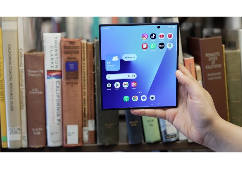 Galaxy Z Fold 7 Review: Samsung Finally Nailed the Foldable video