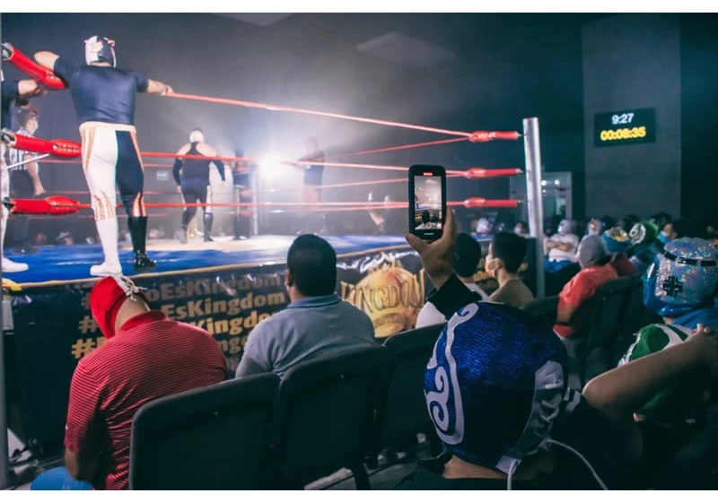 Apple vs. Facebook Is Kayfabe
