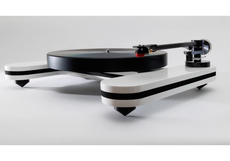  This impossibly cool turntable uses a removable disc instead of any visible controls – it's a weird minimalist dream 