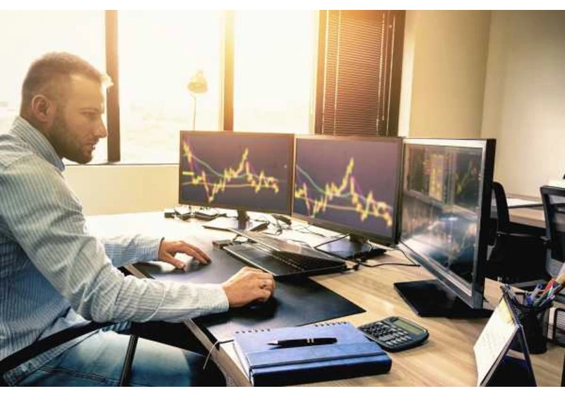 How to create an insane multiple monitor setup with three, four, or more displays