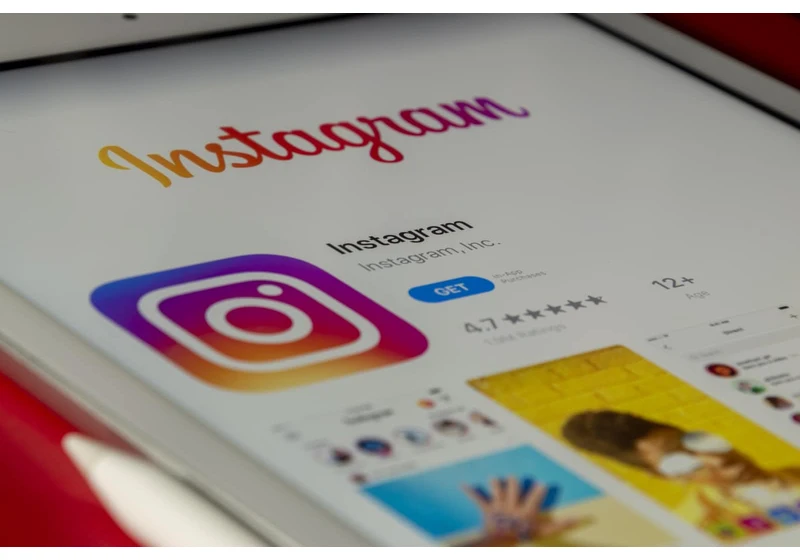 Instagram Clone with GraphQL
through Hasura
