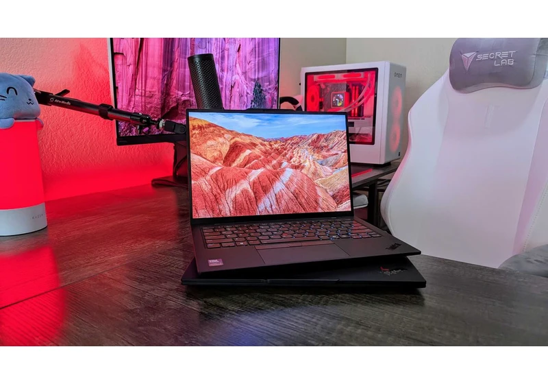 The Lenovo ThinkPad X1 Carbon somehow got thinner, lighter, and smarter, but familiar problems remain