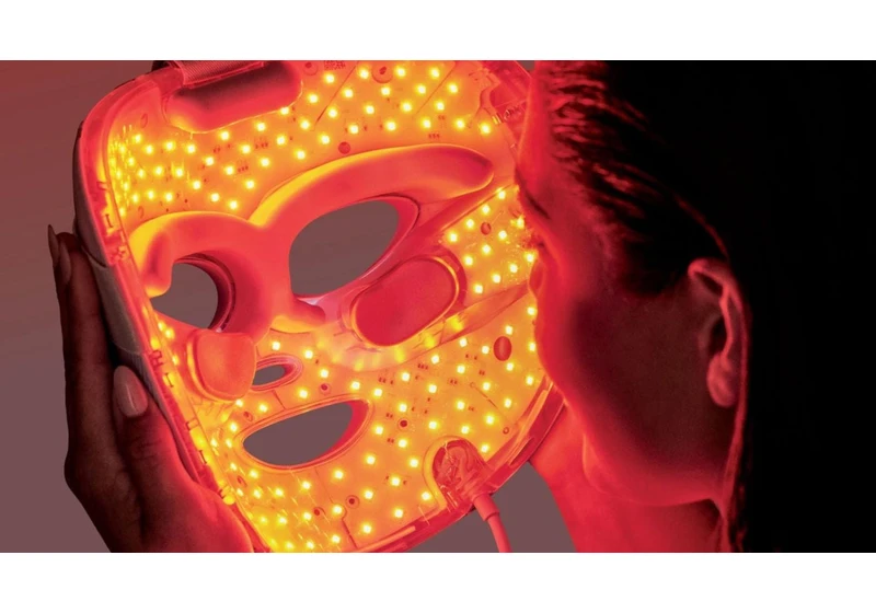 Act fast and save over £60 on this rare Shark LED face mask offer