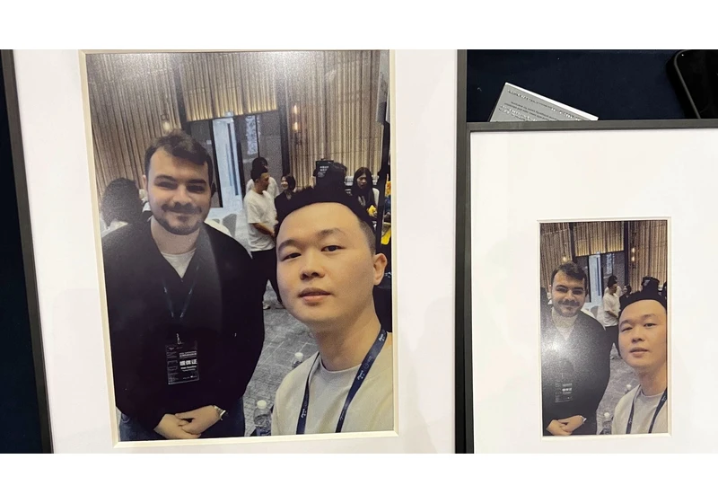 I used an E-Ink canvas that will change your family photos forever