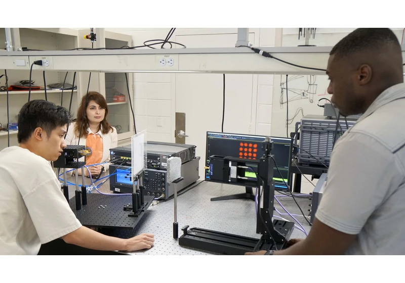  Scientists find a way to potentially reach terabit speeds wirelessly around obstacles using machine learning, AI - and yes, metasurfaces 