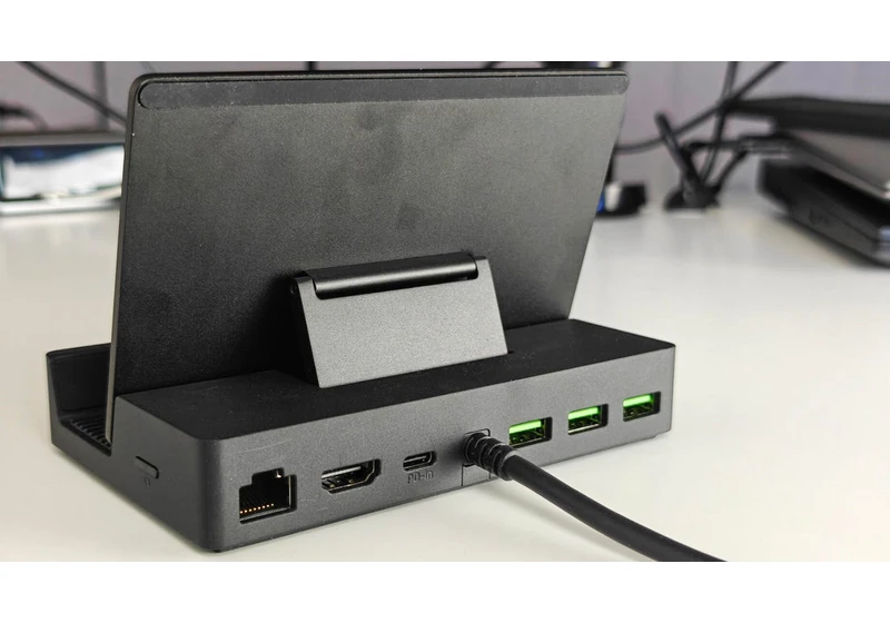 Razer Handheld Dock Chroma Follows Its Accessories' Formula: High Quality With a Higher Price