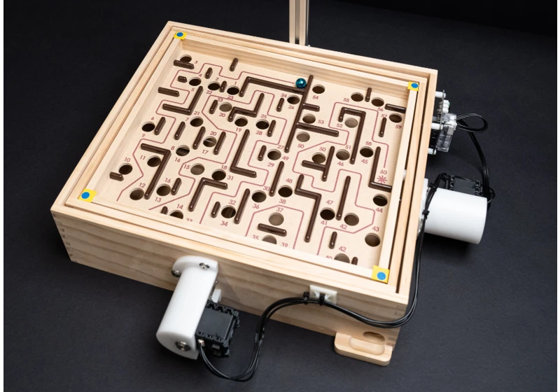 Watch an AI robot learn how to demolish humans at a marble maze game