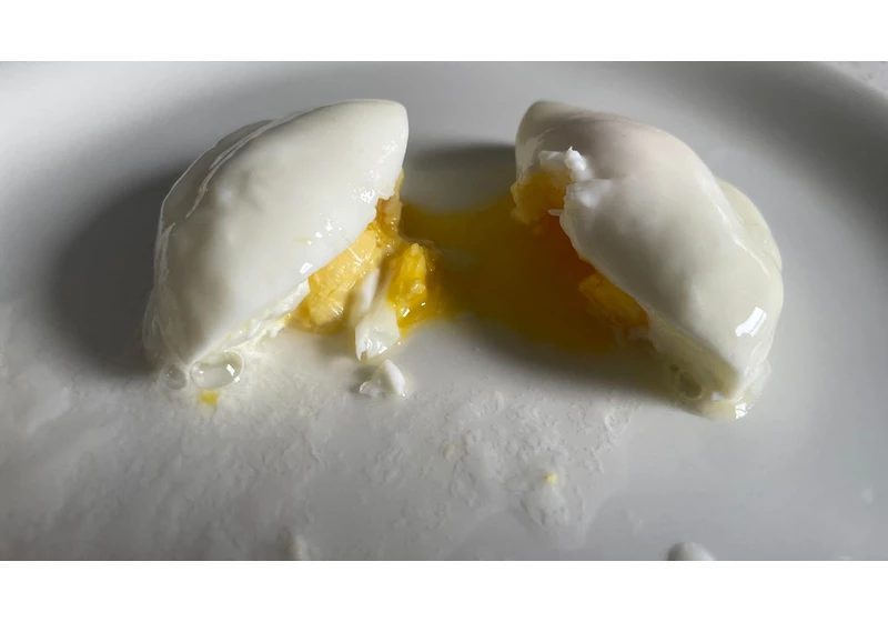 Make a Perfect Poached Egg in 1 Minute With No Cookware. Here's How     - CNET