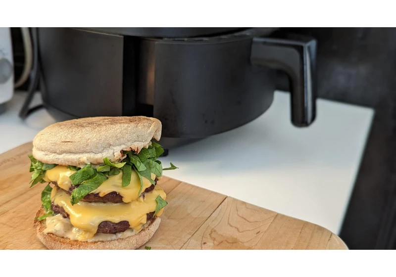 You're Making Cheeseburgers Wrong. This Speedy Method Leaves Almost No Mess Behind     - CNET