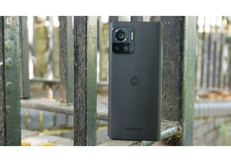  Motorola is rumored to be bringing back the flagship Ultra phone this year 