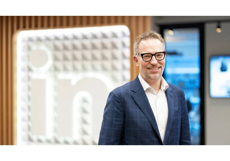  LinkedIn's CEO just got a new job at Microsoft, and he didn't even need to use the 'Open to Work' badge 