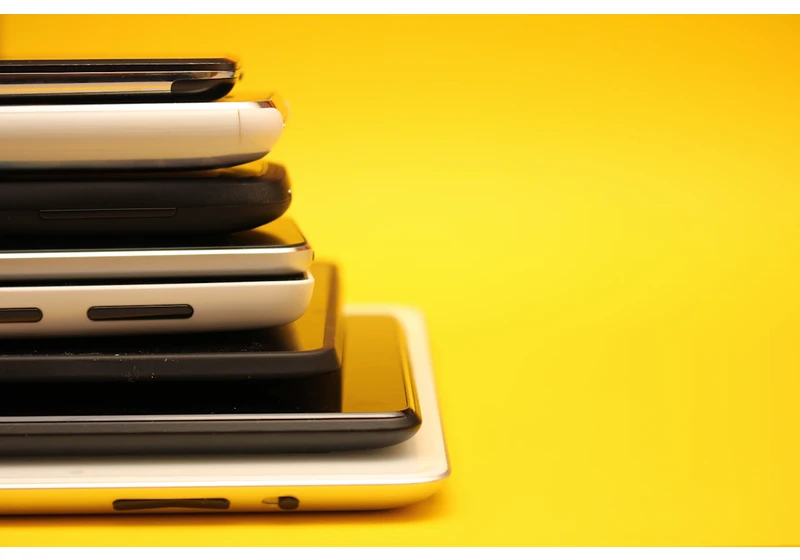 The EU is putting repairability rating labels on phones and tablets in June