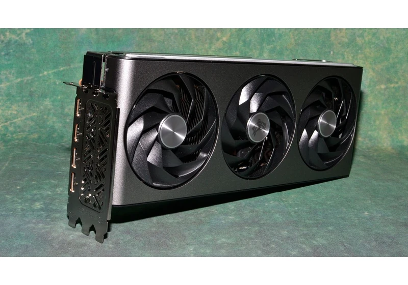  Sapphire RX 7800 XT Nitro+ Review: Big and Quiet 