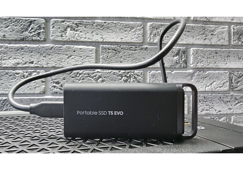  Samsung T5 Evo (8TB) Portable SSD Review: Spacious but Slow 