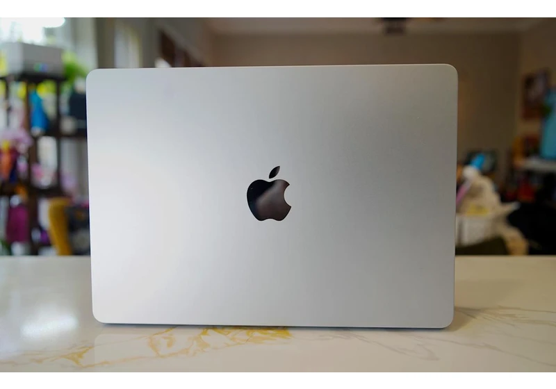Ask Engadget: Is it a good time to move to Macs from Windows?