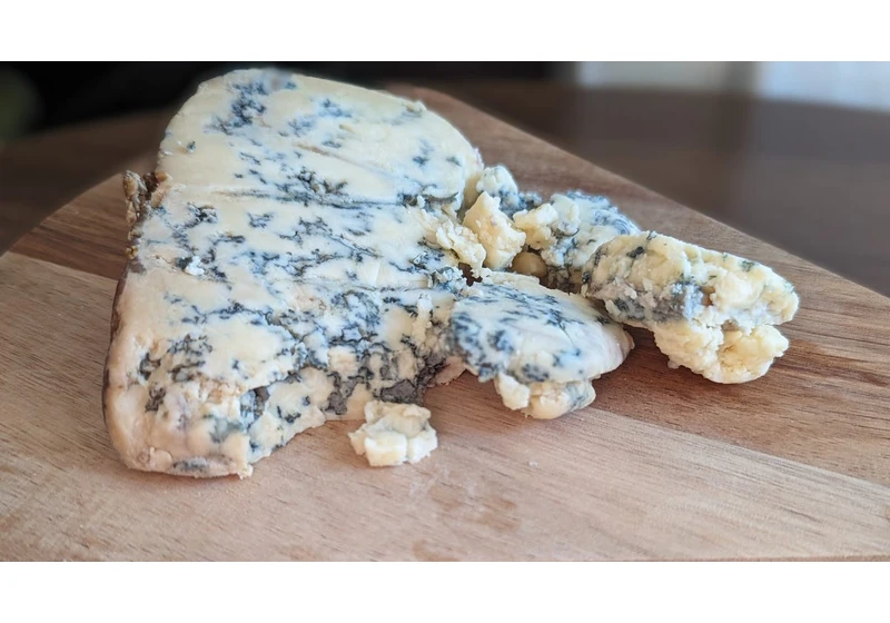 A Cheesemonger Reveals: The Best Way to Store Your Cheese