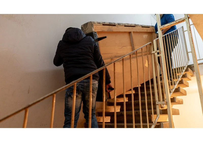 How to Handle Moving Heavy Furniture Without Injuring Yourself