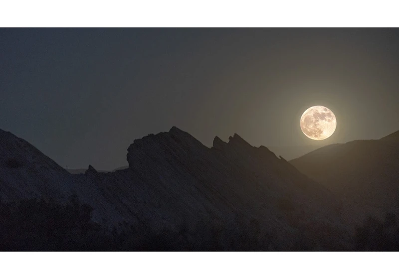 Here's When to See July's Spectacular Buck Moon, Along With Mars and Venus