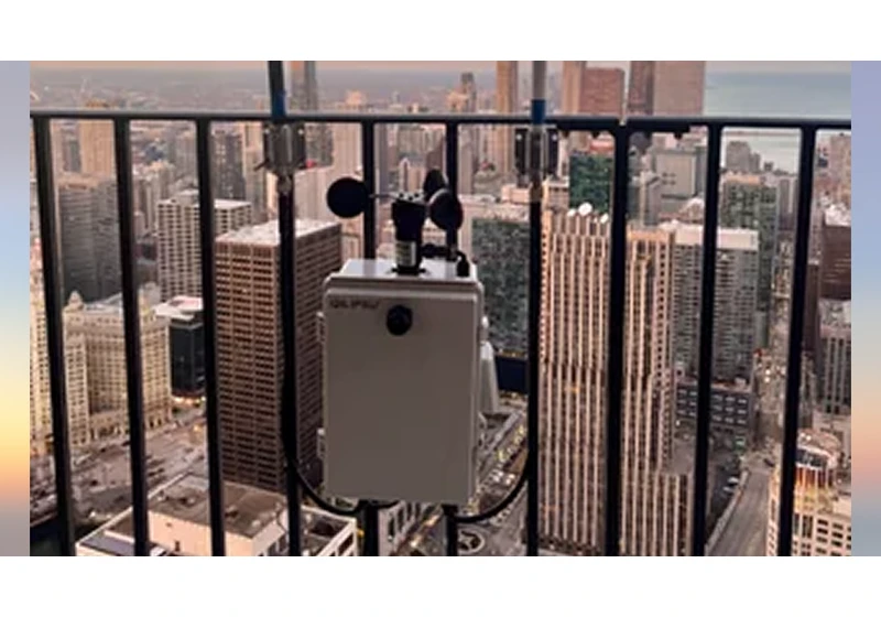 This Raspberry Pi ADS-B plane tracker features a weather station with tons of cool features
