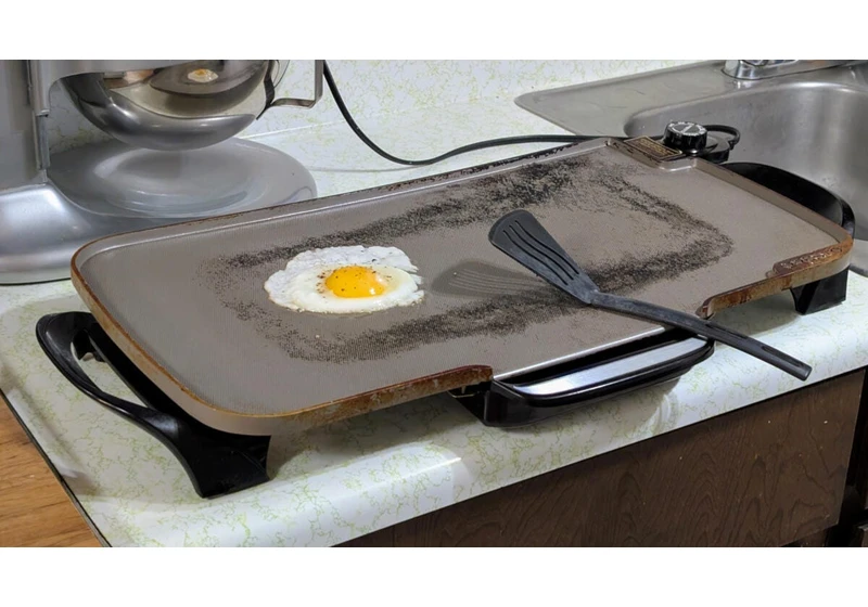 This Unscratchable Ceramic Griddle Blew Me Away and It's $30 (Normally $50) for Black Friday