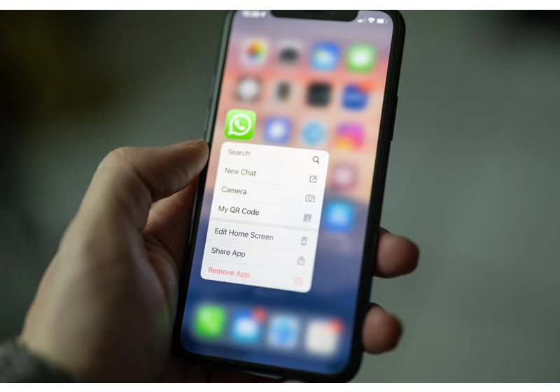 WhatsApp now lets you share photos and videos in their original quality