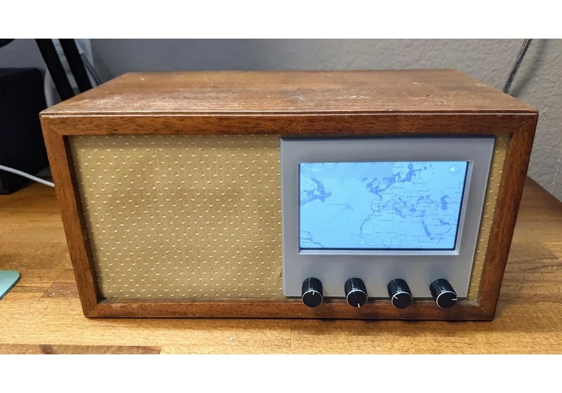 Raspberry Pi Radio Tunes Into Stations Around the World