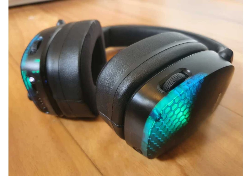 Roccat Syn Max Air review: Futuristic vibes