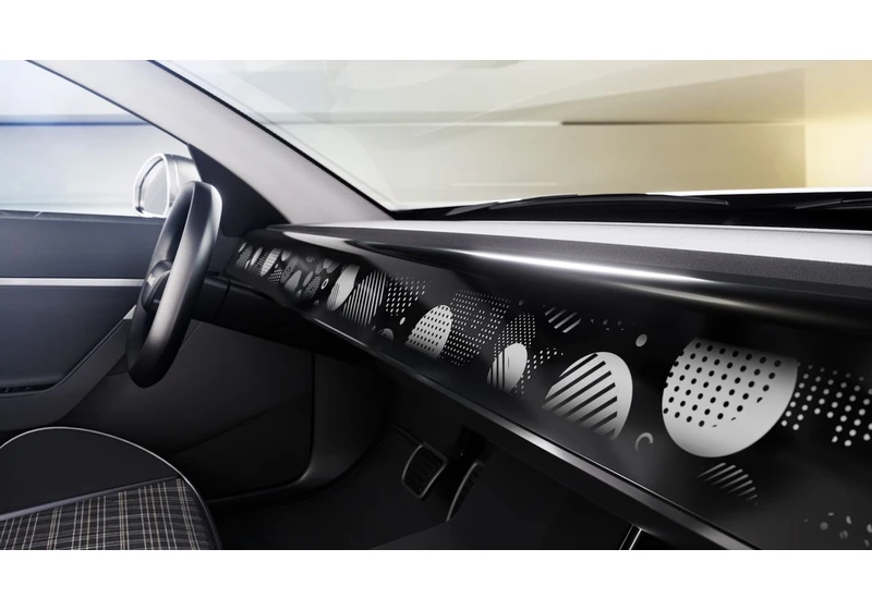 The next big EV trend could be these special-edition E Ink dashboards – and I'm all for it
