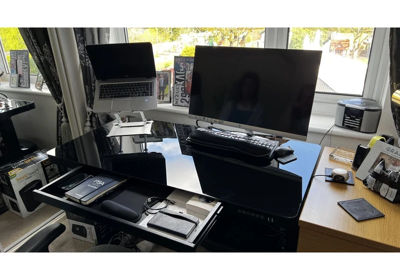 Flexispot EG8 Comhar Standing Desk Review
