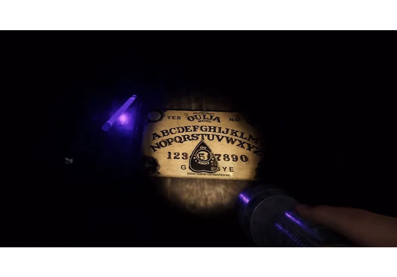 Popular ghost hunting game Phasmophobia is coming to Xbox