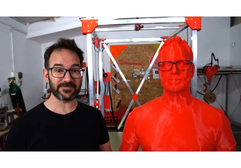 YouTuber Assembles Huge 3D Then Creates Life-Size Plastic Clone