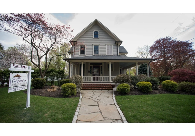 Mortgage Refinance Rates Fall: Mortgage Refinance Rates on April 29, 2025