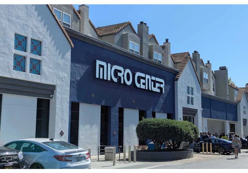 Watch: Micro Center’s opening day was a glorious celebration of PC geekery