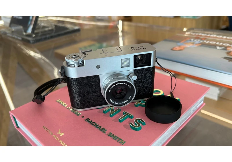 First Impressions: Fujifilm X Half Review