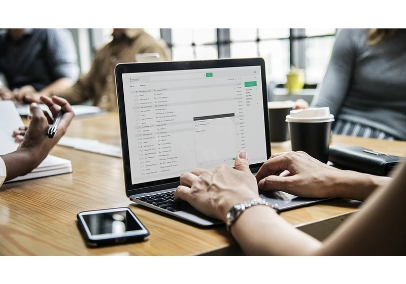  Business email is more powerful than ever despite the rise of AI, instant messaging, and other tools - but I'm not surprised 