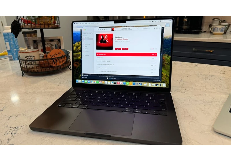 MacBook Pro M4 box leak – fake, or not? If it’s real this is another hint that 16GB of RAM for entry-level laptop is happening