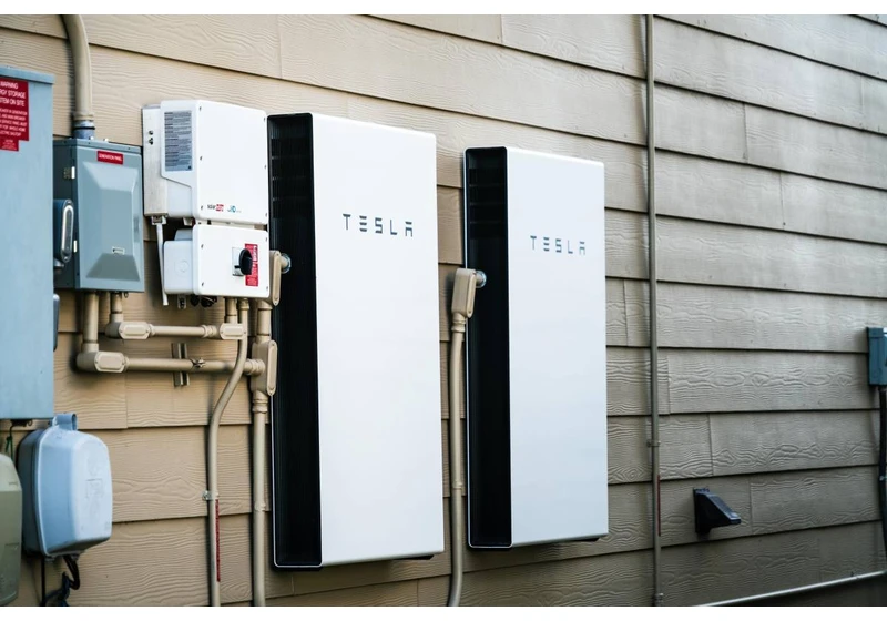 Tesla's energy storage business gets sucked into the company's downward spiral