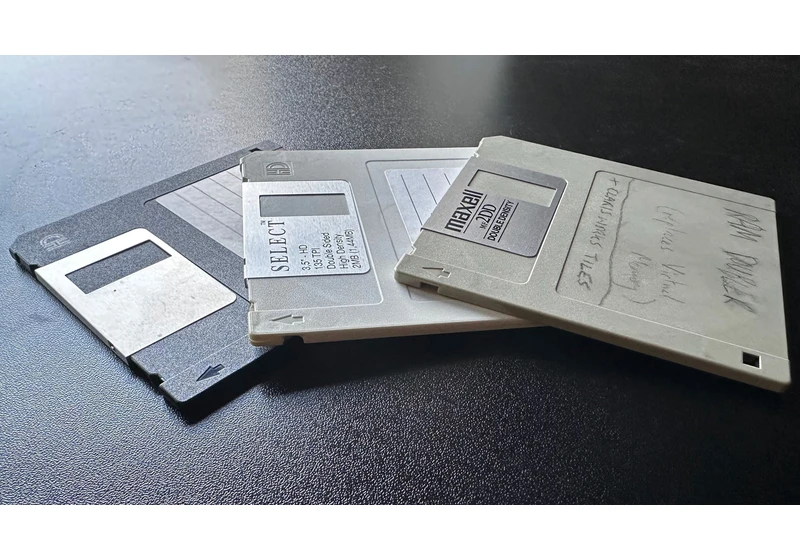  New Jersey prisoner laments reliance on floppy disks for appeals documents, limiting file sizes to 1.44 MB — prisoners allowed 20 floppy disks in cell, but USB flash sticks are banned 