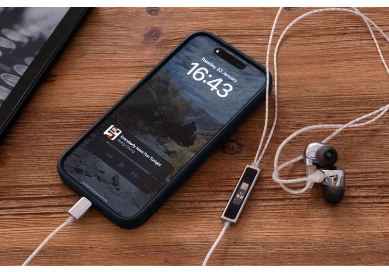 Wired headphones are about to have a mini revival