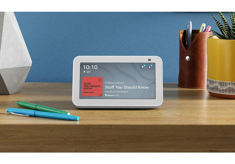 Amazon device deals include an Echo Show 5 and smart bulb bundle for $40