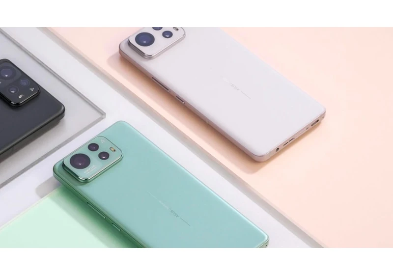 Asus Zenfone 12 Ultra Is the Rare High-End Phone That Still Has a Headphone Jack
