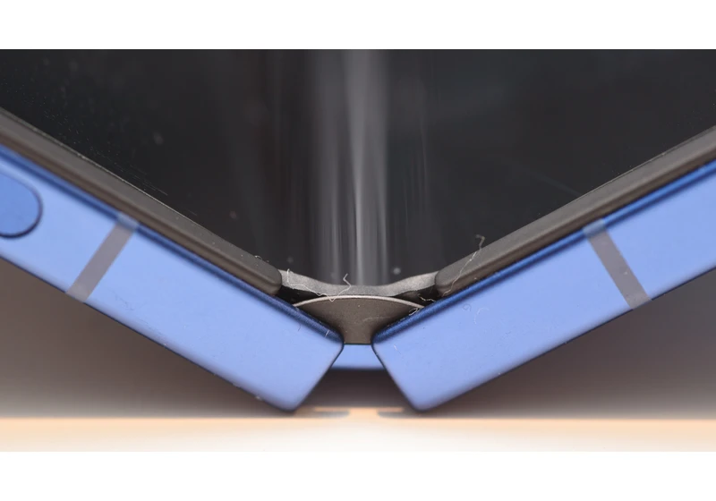  Watch the Samsung Galaxy Z Flip 7 go through a torturous durability test that I can't believe it survived 
