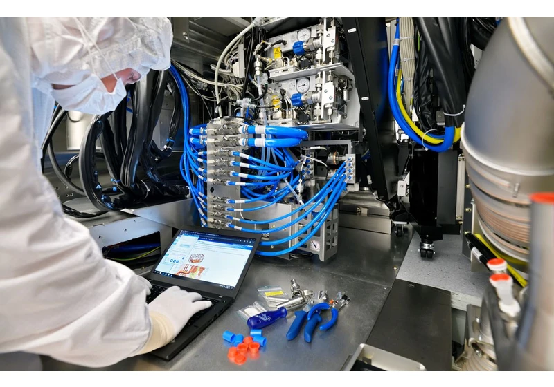ASML to Install 600 DUV Chipmaking Tools in China by 2025