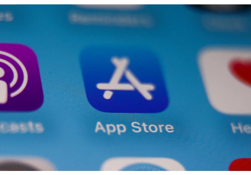 Apple lets apps feature streaming games, chatbots and other built-in experiences