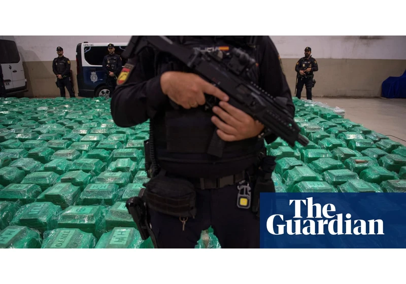 Spanish police arrest ex-fraud chief after €20M found in walls of his house